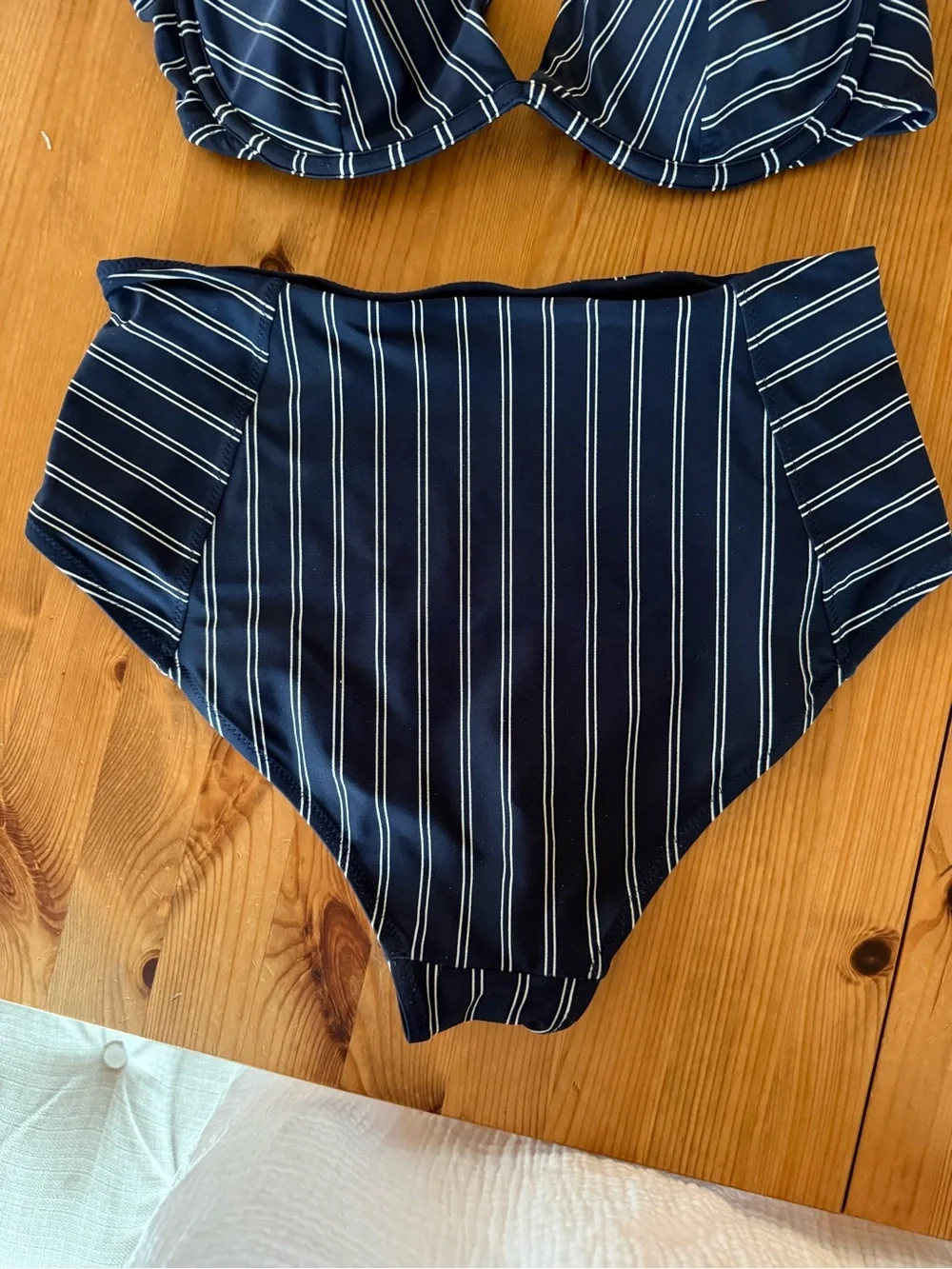 Athleta Underwire Piha Bikini Swim Top & bottoms Navy & White Stripe